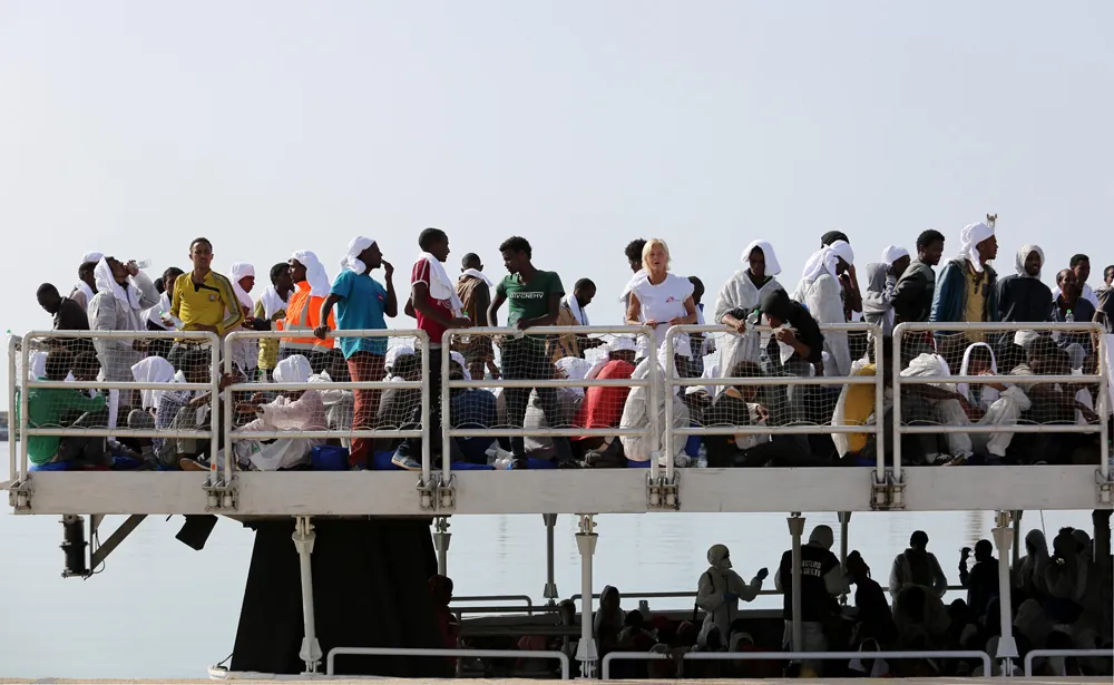 migranti bando