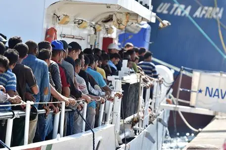 sbarco migranti sbarco migranti