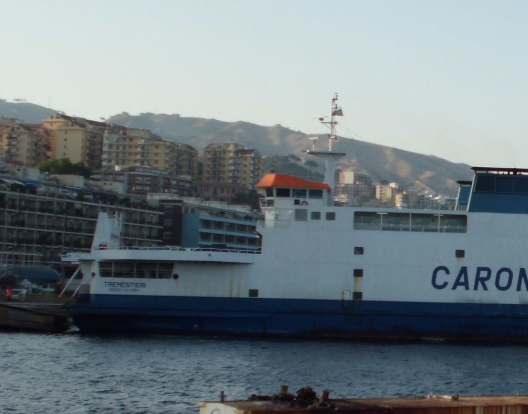 tentato-suicidio-traghetto