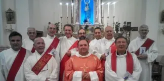 Una fiaccolata di solidarietà, per essere vicini a padre Cannistrà