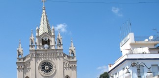 Furci Siculo (ME): dalla chiesa madre, si stacca un pezzo di cemento