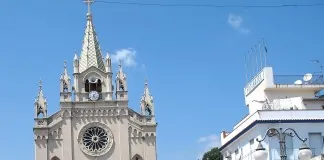 Furci Siculo (ME): dalla chiesa madre, si stacca un pezzo di cemento