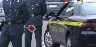 Patti: 60 lavoratori in nero e 3000 prodotti sequestrati guardia_di_finanza7