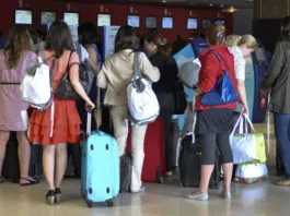 Italiani in viaggio dalla valigia al trolley attenzione alle regole delle compagnie aeree
