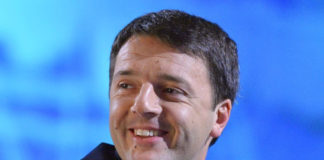 Matteo Renzi a Messina: rinchiude la stampa, lontano da lui