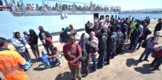 Migranti, nuove ondate: arrivi previsti a Messina, Palermo e Augusta ed approdi a Napoli sbarco-immigrati