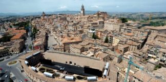 Il sindaco di Macerata afferma: “Scuola di pomeriggio è illogica ma uno spiraglio di normalità”