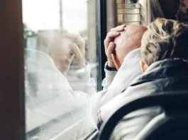 Caduta dei capelli, tra consigli e falsi miti sfatati calvizie