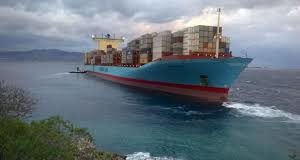 Scilla (RC): una nave portacontainer, si è incagliata a riva