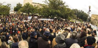 Messina: firme contro la sfiducia, al sindaco Accorinti