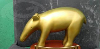 Antonio Mazzeo: “A Renato Accorinti, il Tapiro d’oro dell’ipocrisia”