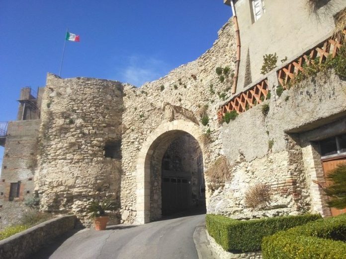 Borgo di Rometta e Grotte Saracene