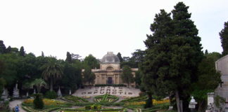 Per il consigliere Libero Gioveni (CS): “Nel Muro -Q- del Camposanto, quasi impossibile deporre un fiore alle salme dei piani alti per l’assenza di scale”