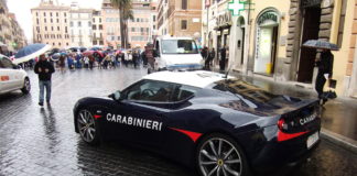 Roma: dopo una lite, picchia la convivente