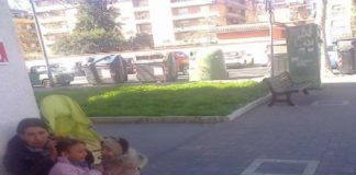 Sandro Mameli (RM): “Famiglie di zingari Sinti… madre con 2 bambini all’entrata del supermercato mendicando centesimi, caserma dei carabinieri 50mt”
