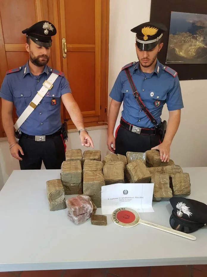 Droga-sequestrata-CC-Milazzo-(002)