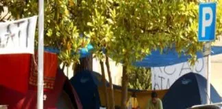 Pescara: i Cucinotta (la famiglia di Alanno), continuano la loro battaglia nella tenda in piazza Italia