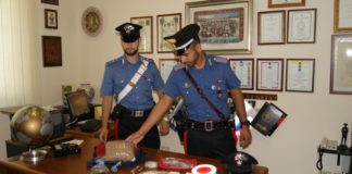 I carabinieri, effettuano perquisizioni a tappeto