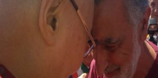 Alcune reazioni, al gesto della fascia da sindaco dissacrata da Renato Accorinti