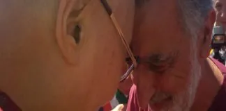 Alcune reazioni, al gesto della fascia da sindaco dissacrata da Renato Accorinti