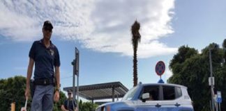 La Polizia, ha individuato il presunto autore di due furti lampo