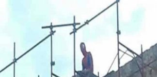 Palermo: un uomo che non vede il figlio da 12 anni, è salito ieri mattina sul tetto dell’Istituto delle Croci