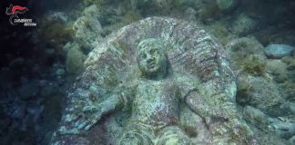 TORRE FARO: LA DEPOSIZIONE DI UNA CORONA D’ALLORO E DI UNA TARGA COMMEMORATIVA ALLA STATUA SOMMERSA DEL BAMBINO GESU’, bambin-gesù-torre-faro