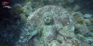 TORRE FARO: LA DEPOSIZIONE DI UNA CORONA D’ALLORO E DI UNA TARGA COMMEMORATIVA ALLA STATUA SOMMERSA DEL BAMBINO GESU’, bambin-gesù-torre-faro