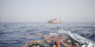 Proactiva Open Arms: “localizzati una donna e un bambino cadaveri, e una donna con vita abbandonata su una nave distrutta a 80 miglia #Libia”