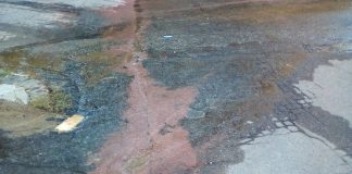 Gli operai del cantiere per la posa dei cavi in fibra ottica, hanno danneggiato la condotta idrica di Messina