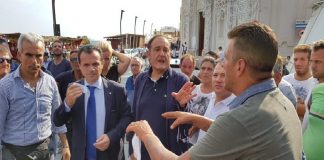 Blitz del sindaco di Messina Cateno De Luca, a Torre Faro