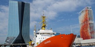 L’equipaggio dell’Aquarius, ha salvato stamane nel Mediterraneo Centrale 11 migranti