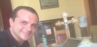 Cateno De Luca, instancabile sindaco di Messina, annuncia: “Buona domenica”