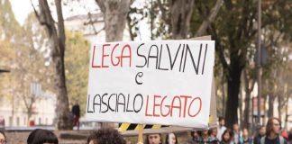 Studenti in corteo per la protesta sulla scuola: a Torino, hanno bruciato i manichini di Salvini e Di Maio