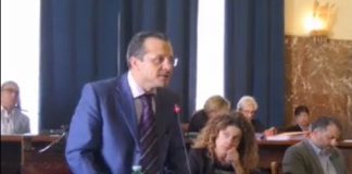 Dopo la odierna lunga giornata in Consiglio Comunale, il sindaco di Messina Cateno De Luca sposta la data delle dimissioni