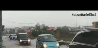 A Messina, una domenica di pioggia intensa con alberi caduti e strade allegate