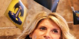 Tiziana Ferrario (Tg1): “Di Battista -giornalisti puttane-, te lo rispedisco al mittente e fanne buon uso tra le persone a te più care”