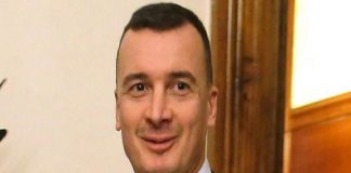 Rocco Casalino (M5S): “Oggi la stampa italiana pubblica vere e proprie bufale sul mio conto, con il solo obiettivo di colpirmi, infangarmi e mettere in dubbio la mia professionalità”