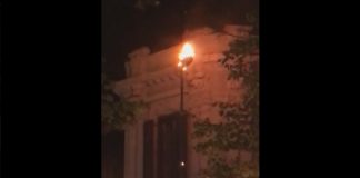 In via Garibaldi a Messina, alle ore 20 circa, ha preso fuoco una lampada della pubblica illuminazione