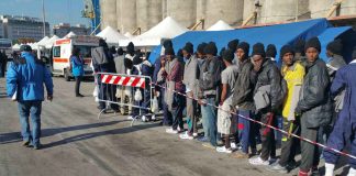 Gli affari dietro i centri di accoglienza per migranti Migranti