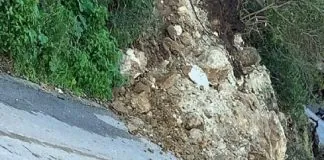 Una frana a Scala Ritiro, ostruisce parzialmente la sede stradale
