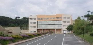 Cede una grata, alla Facoltà di Scienze a Papardo (ME)
