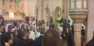 Le esequie del poliziotto Angelo Spadaro, in una Santa Teresa di Riva a lutto