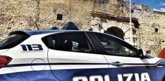 La Polizia di Stato, ha sequestrato frutta, verdura, banchi alimentari ed automezzi