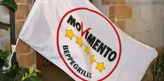 Se lo diciamo noi: un banchetto informativo, in piazza Cairoli a Messina con il MoVimento 5 Stelle