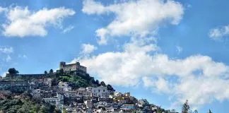 E’ morto a 43 anni, dopo essere scivolato in un burrone