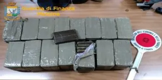 La Guardia di Finanza, ha arrestato un corriere della droga di Ragusa