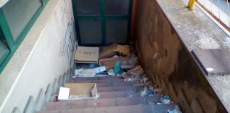 Dimostriamo, attraverso questo articolo, lo stato in cui si trovano le scale poste di fronte all’ingresso del Campo Ex Gil