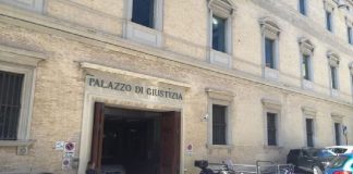 Il Tribunale, le tolse le figlie nel luglio 2012, ma lei le rivuole