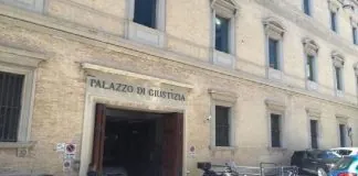 Il Tribunale, le tolse le figlie nel luglio 2012, ma lei le rivuole